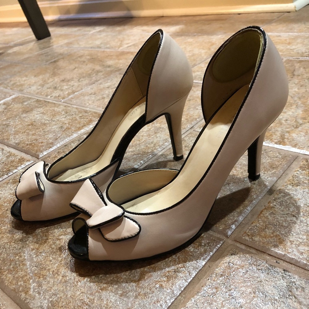 Spring open toe heel! Peep toe bow heels